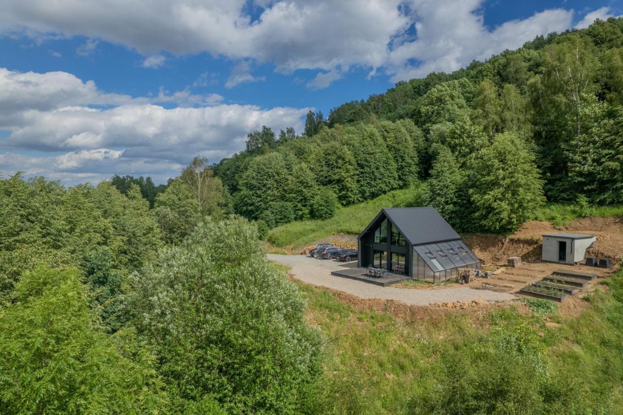 Czarny domek w górach Pieszyce Exterior foto