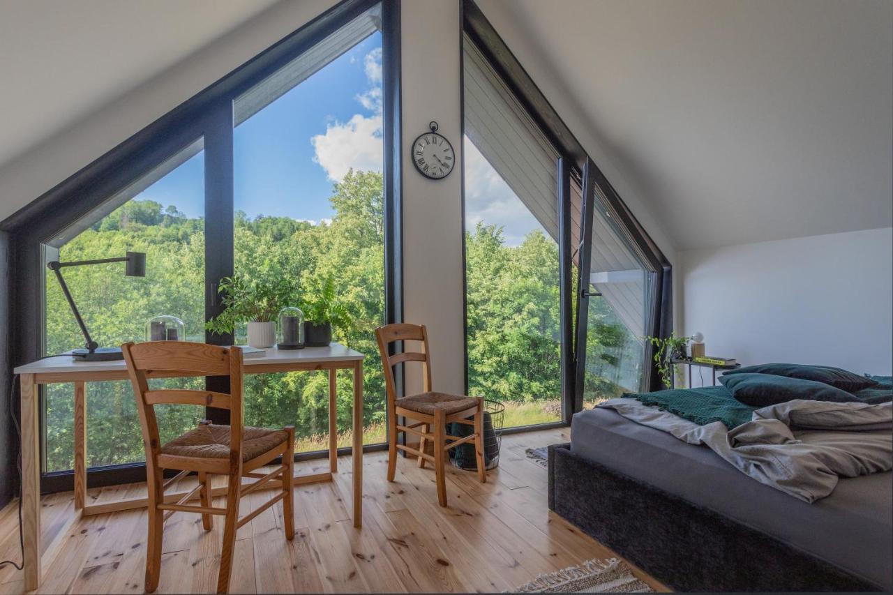 Czarny domek w górach Pieszyce Exterior foto
